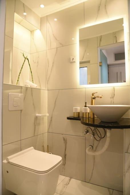 Syntagma Square, 30Sqm Nikis Luxurious Studio Athen Exterior foto