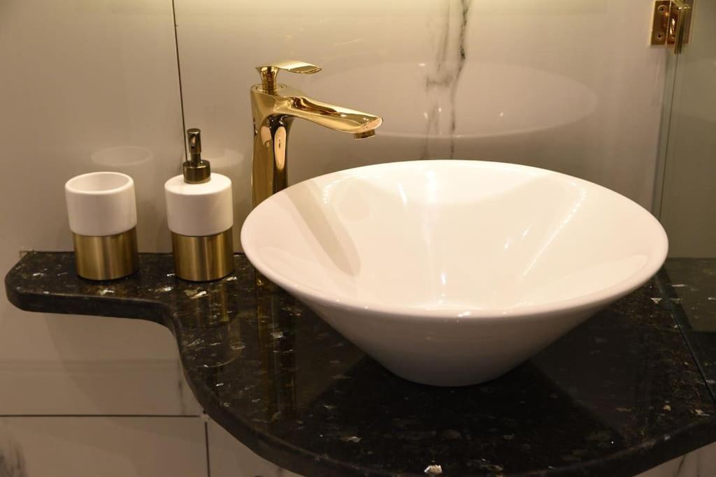 Syntagma Square, 30Sqm Nikis Luxurious Studio Athen Exterior foto